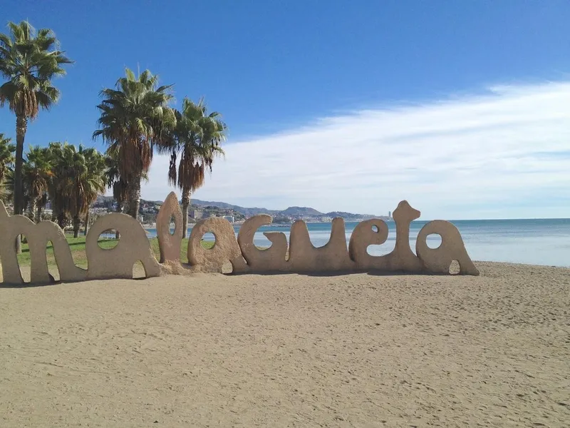 Playa de La Malagueta, junto a la clínica